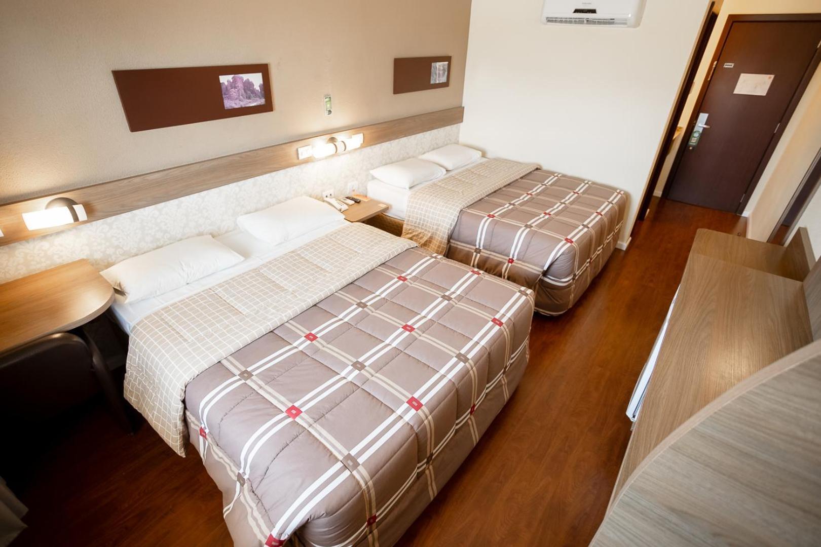 פונטה גרוסה Hotel 10 Ponta Grossa מראה חיצוני תמונה