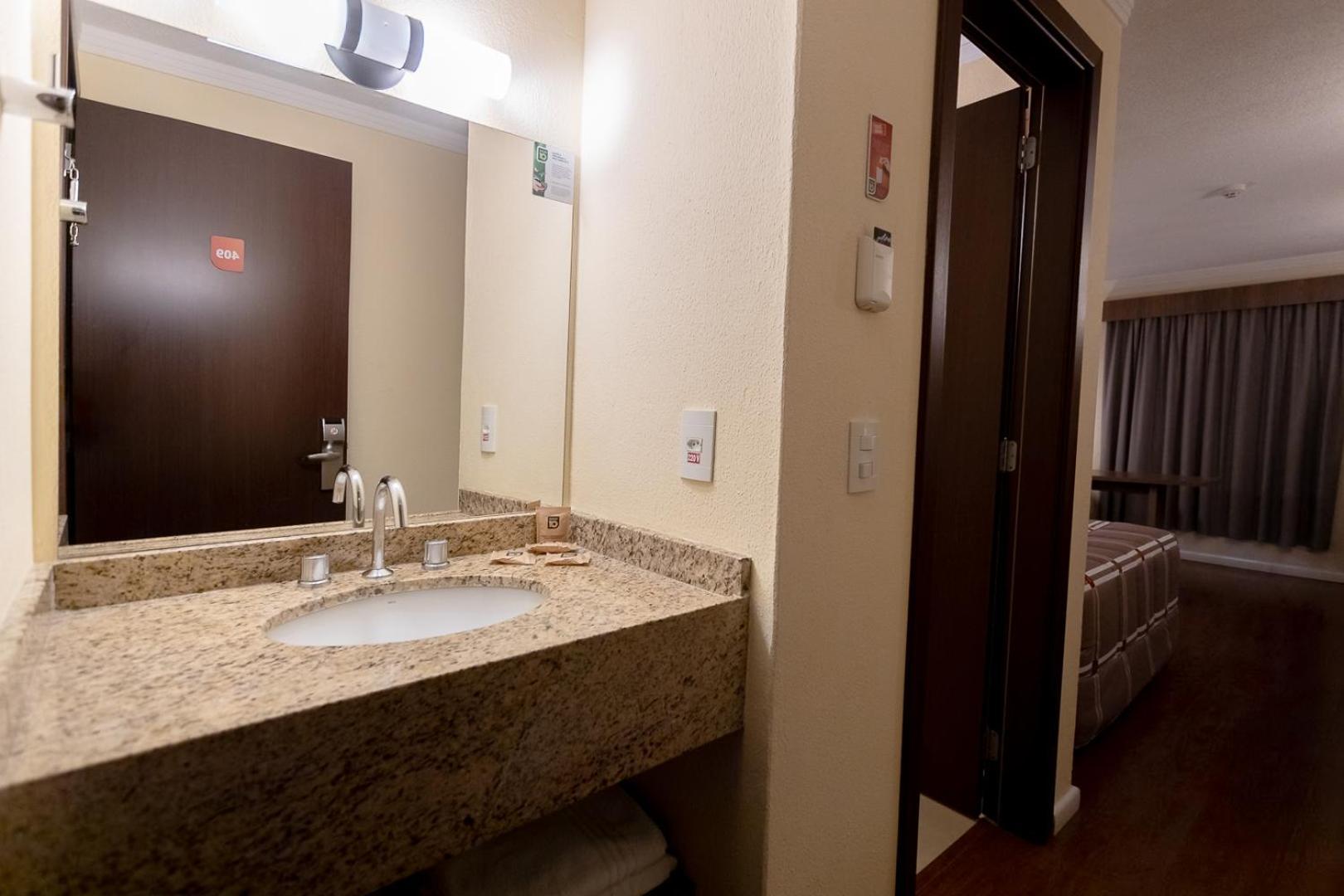 פונטה גרוסה Hotel 10 Ponta Grossa מראה חיצוני תמונה