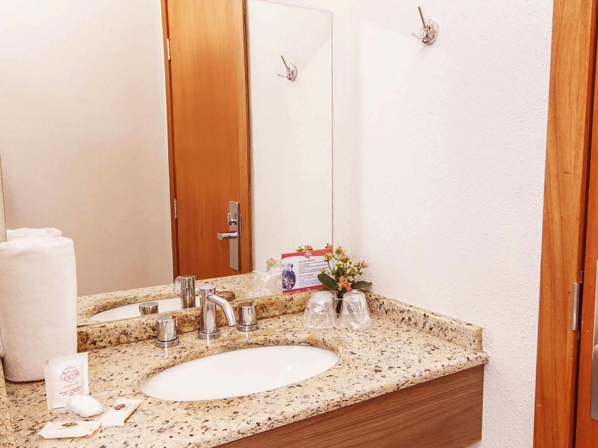 פונטה גרוסה Hotel 10 Ponta Grossa מראה חיצוני תמונה