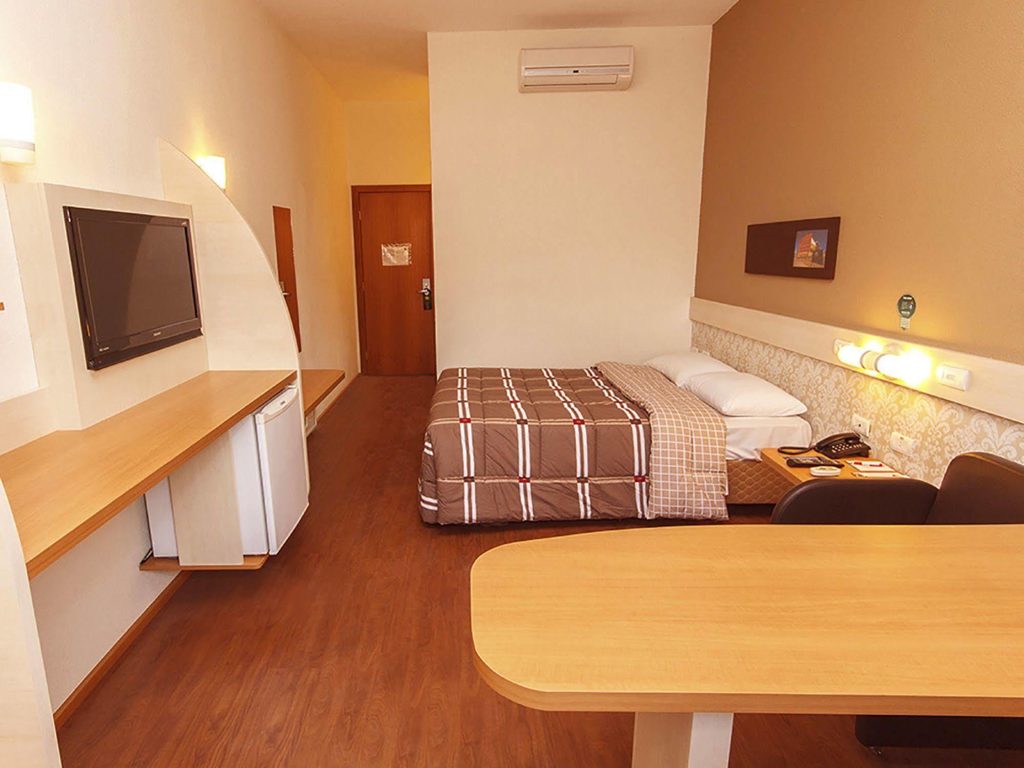 פונטה גרוסה Hotel 10 Ponta Grossa מראה חיצוני תמונה