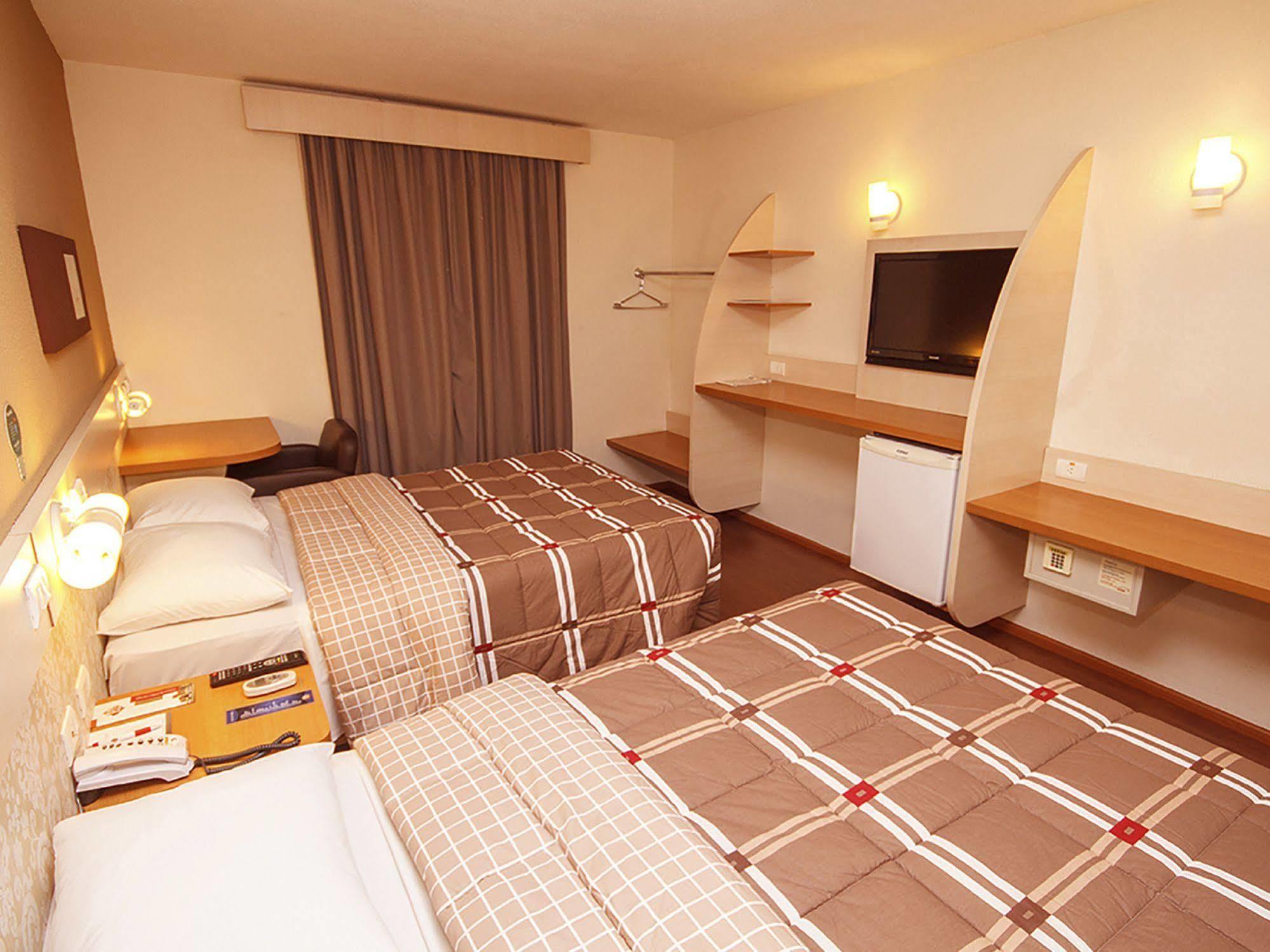 פונטה גרוסה Hotel 10 Ponta Grossa מראה חיצוני תמונה